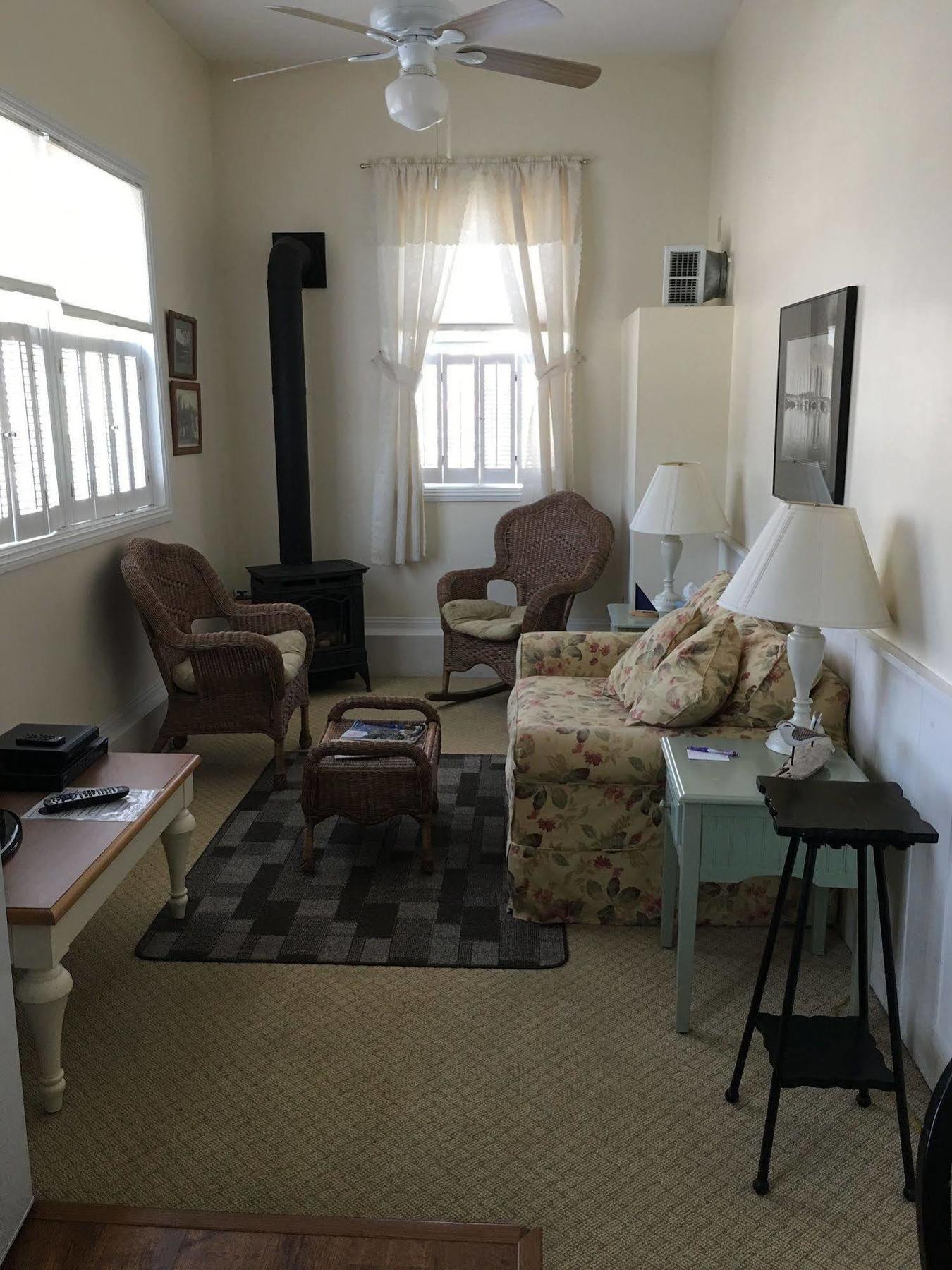 Camden Riverhouse Hotel And Inn ภายนอก รูปภาพ